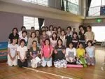 横須賀県逸見小学校でのヨガレッスン