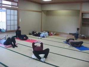 汐入でのヨガレッスン