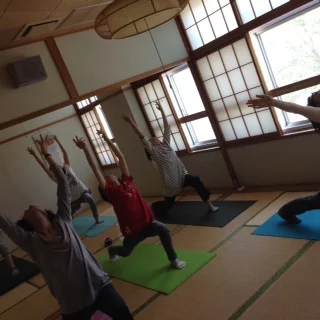横須賀深田台でのヨガレッスン風景