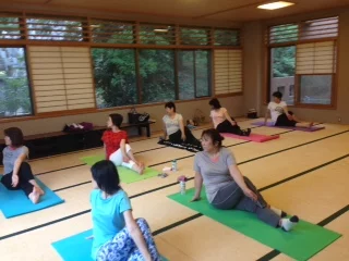 横須賀池上でのヨガレッスン風景