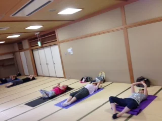 横須賀午後クラスのヨガレッスン風景