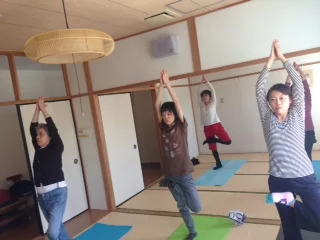 横須賀深田台でのヨガレッスン風景