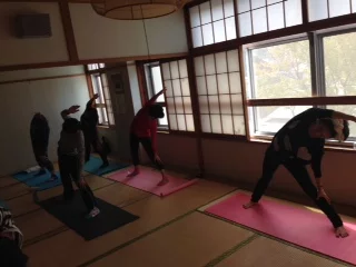 横須賀深田台でのヨガレッスン風景