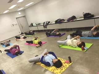 横須賀汐入でのヨガレッスン風景