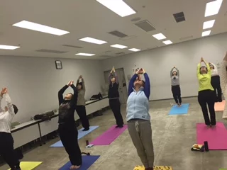 横須賀汐入でのヨガレッスン風景