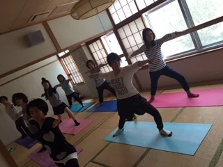 横須賀深田台でのヨガレッスン風景