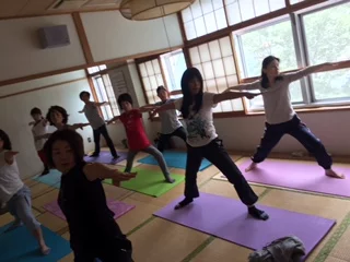 横須賀深田台でのヨガレッスン風景