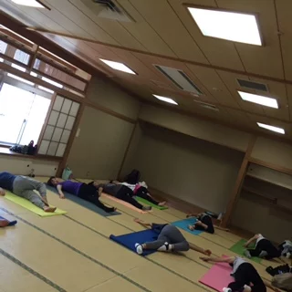 横須賀汐入でのヨガレッスン風景