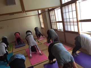 横須賀深田台でのヨガレッスン風景