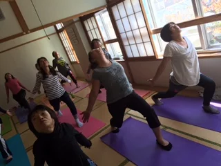 横須賀深田台でのヨガレッスン風景