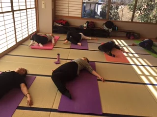横須賀池上でのヨガレッスン風景