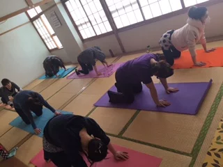 横須賀深田台でのヨガレッスン風景