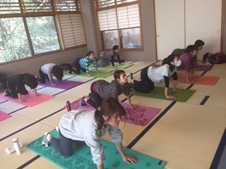 横須賀池上でのヨガレッスン風景