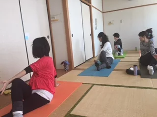 横須賀深田台でのヨガレッスン風景