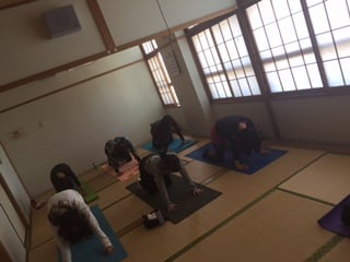 横須賀深田台でのヨガレッスン風景