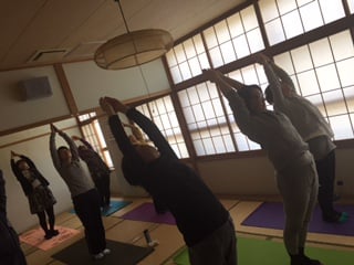 横須賀深田台でのヨガレッスン風景