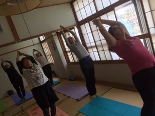 横須賀深田台でのヨガレッスン風景
