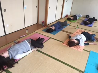 横須賀深田台でのヨガレッスン風景