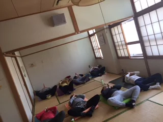 横須賀深田台でのヨガレッスン風景