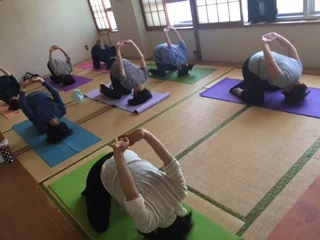 横須賀深田台でのヨガレッスン風景