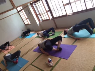 横須賀深田台でのヨガレッスン風景