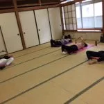 横須賀午後クラスのヨガレッスン風景
