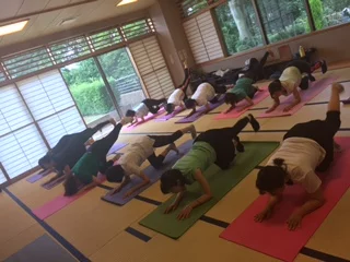 横須賀池上でのヨガレッスン風景