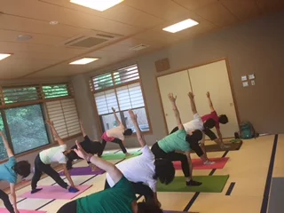 横須賀池上でのヨガレッスン風景