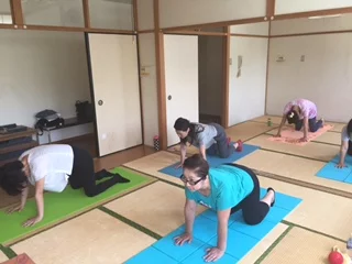 横須賀深田台でのヨガレッスン風景