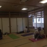 横須賀汐入でのヨガレッスン風景