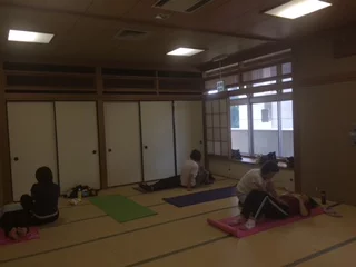 横須賀汐入でのヨガレッスン風景