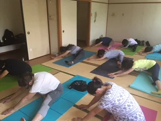 横須賀深田台でのヨガレッスン風景