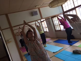 横須賀深田台でのヨガレッスン風景