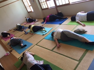 横須賀深田台でのヨガレッスン風景