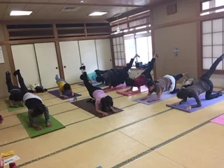 横須賀汐入でのヨガレッスン風景