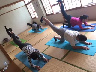 横須賀深田台でのヨガレッスン風景