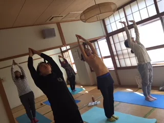 横須賀深田台でのヨガレッスン風景