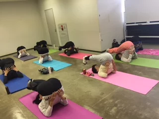 横須賀汐入でのヨガレッスン風景