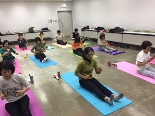 横須賀汐入でのヨガレッスン風景