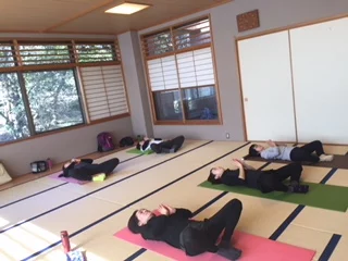 横須賀池上でのヨガレッスン風景