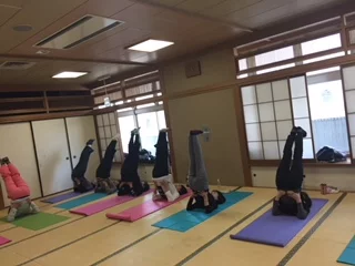 横須賀汐入でのヨガレッスン風景