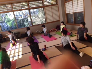横須賀池上でのヨガレッスン風景
