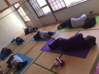 横須賀深田台でのヨガレッスン風景