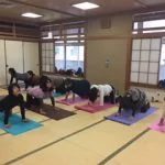 横須賀汐入でのヨガレッスン風景