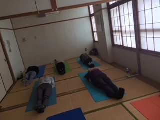 横須賀深田台でのヨガレッスン風景