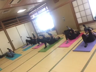 横須賀汐入でのヨガレッスン風景