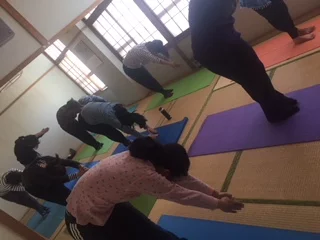 横須賀深田台でのヨガレッスン風景