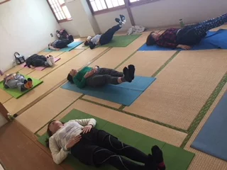 横須賀深田台でのヨガレッスン風景