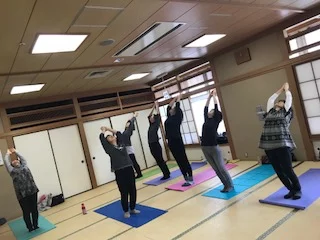 横須賀汐入でのヨガレッスン風景