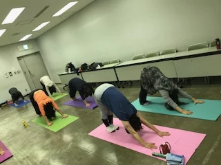 横須賀汐入でのヨガレッスン風景